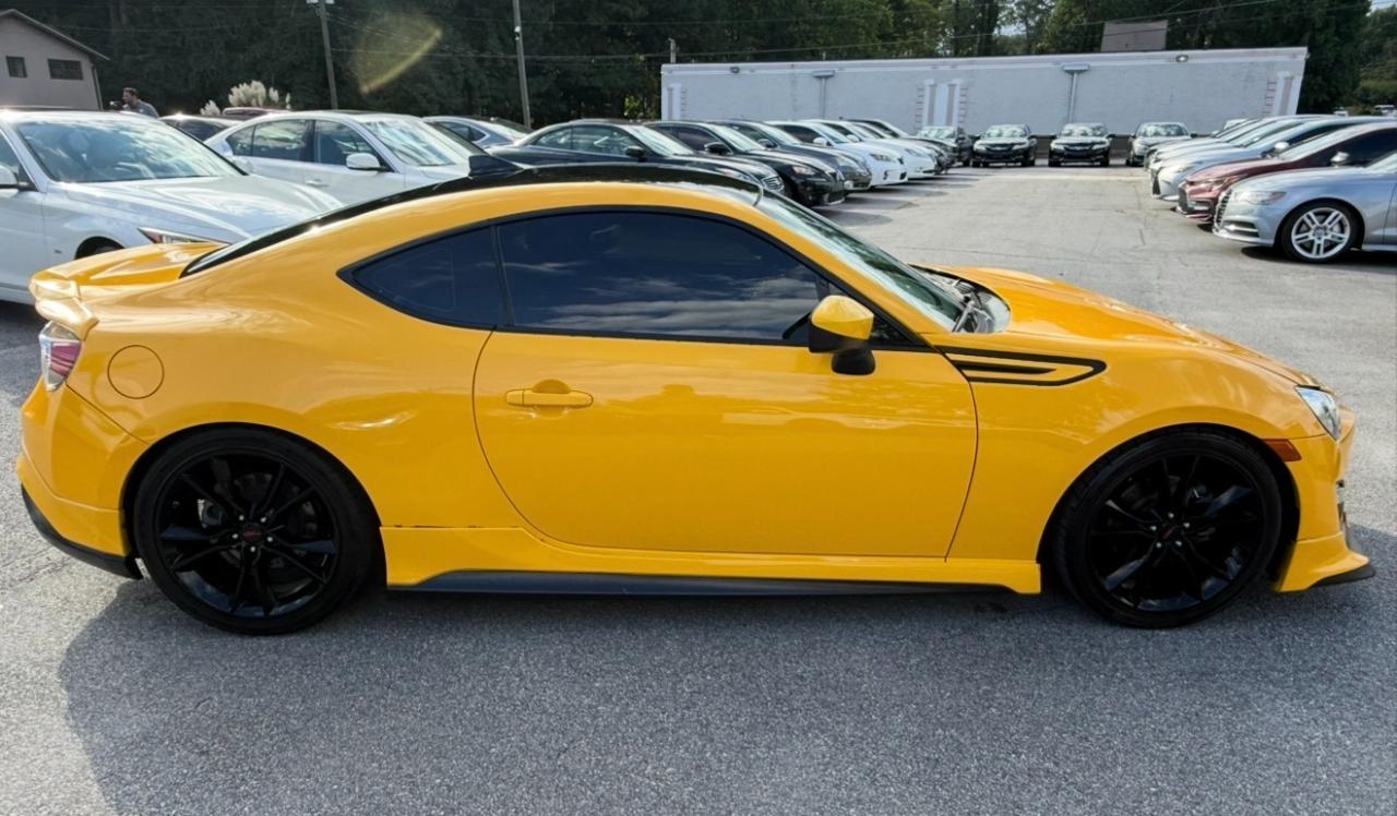 Scion FR-S 2dr Cpe Man (Natl) 2015