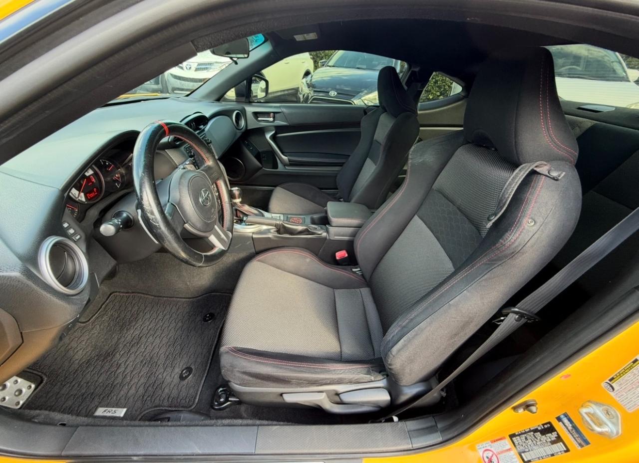 Scion FR-S 2dr Cpe Man (Natl) 2015