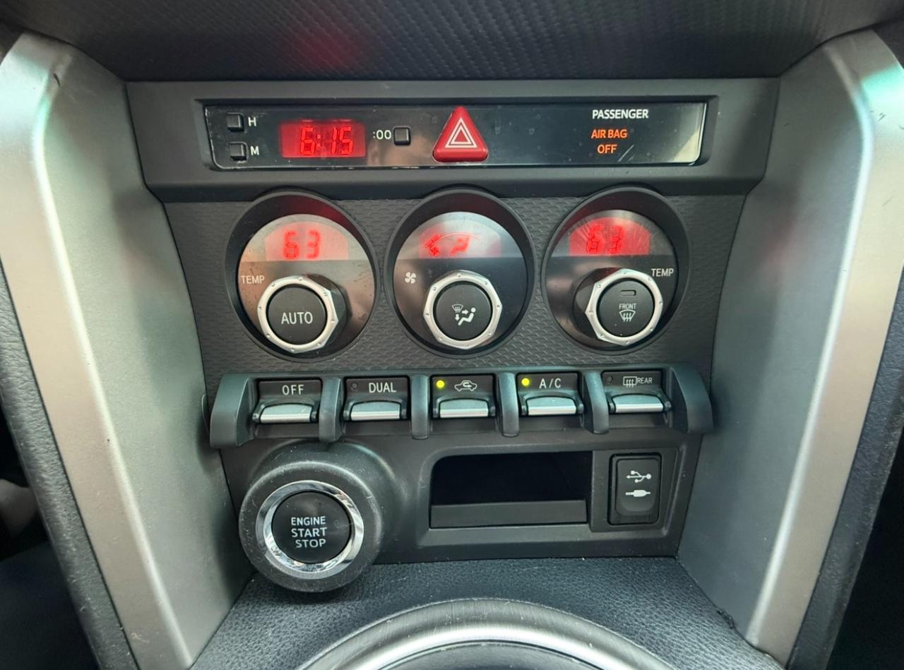 Scion FR-S 2dr Cpe Man (Natl) 2015