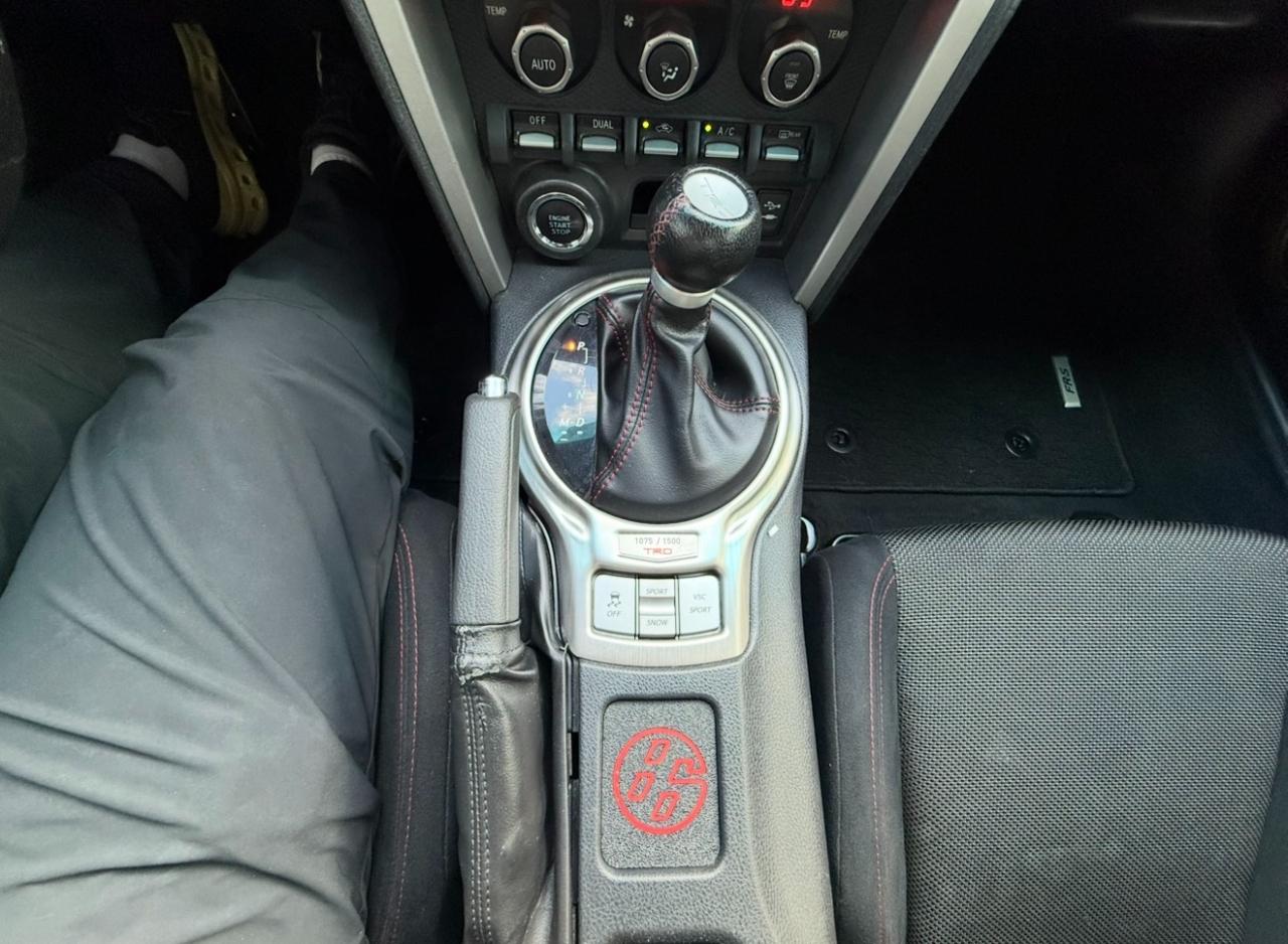 Scion FR-S 2dr Cpe Man (Natl) 2015