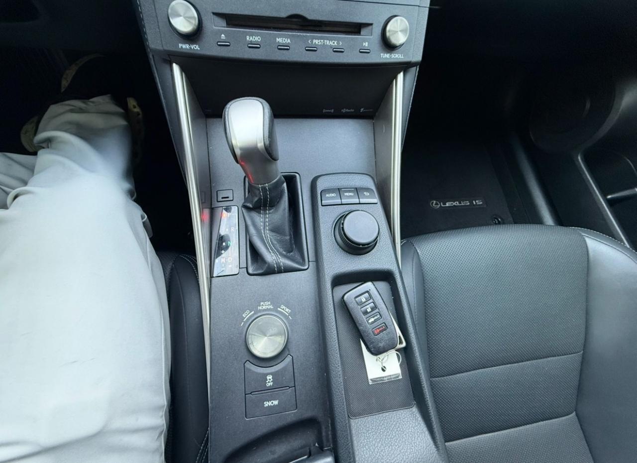 Lexus IS 250 4dr Sport Sdn RWD 2015