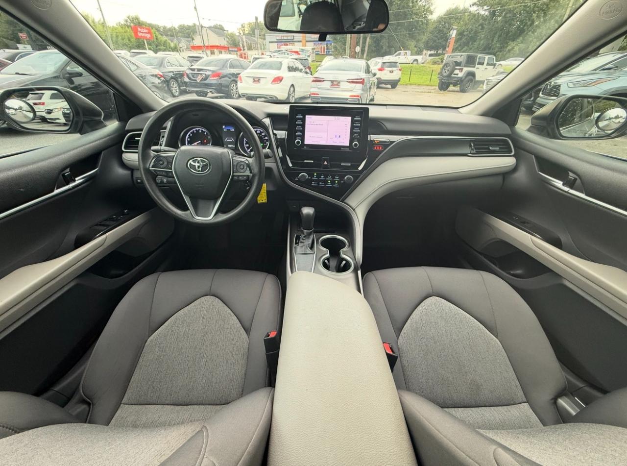 Toyota Camry LE Auto (Natl) 2021