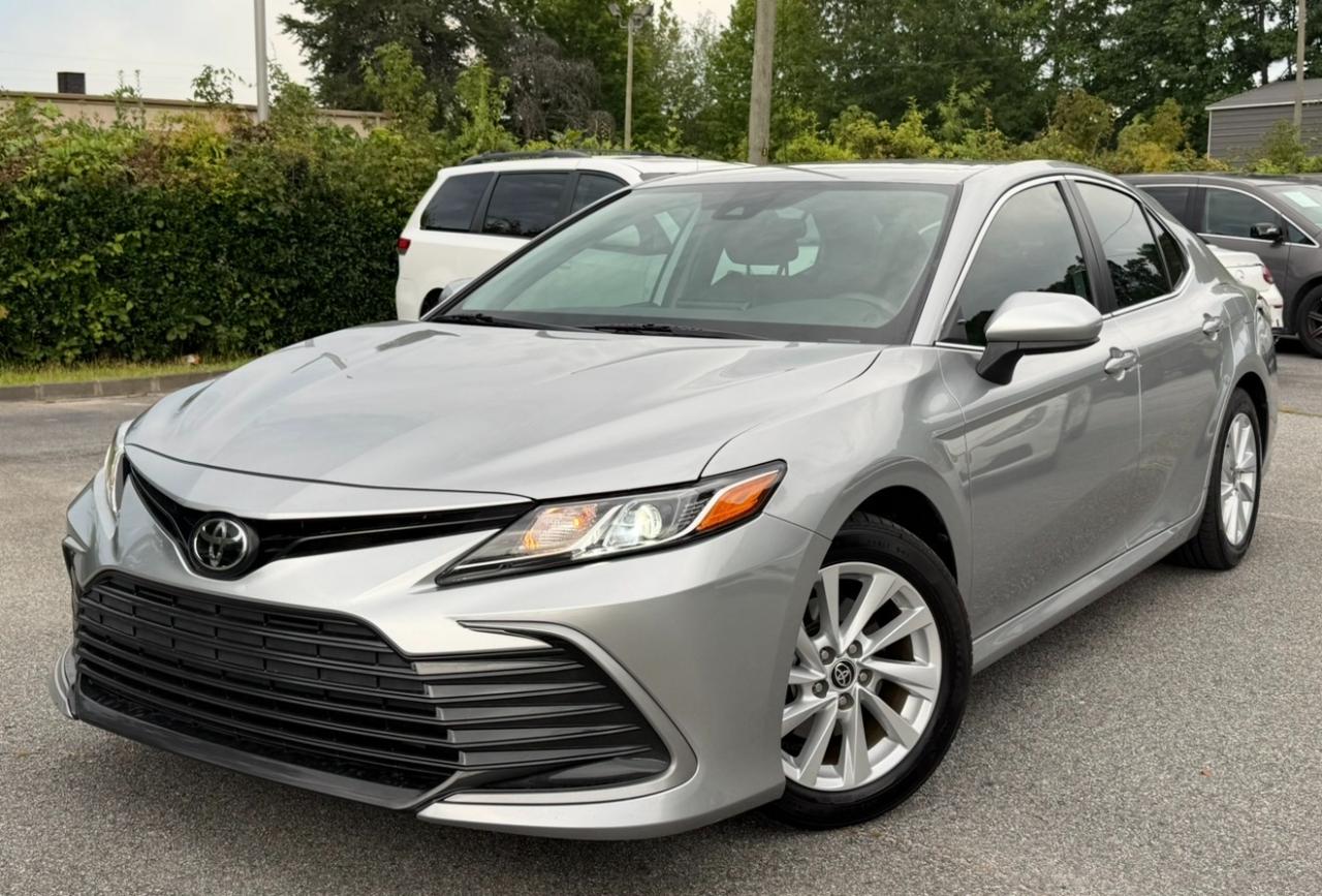 Toyota Camry LE Auto (Natl) 2021