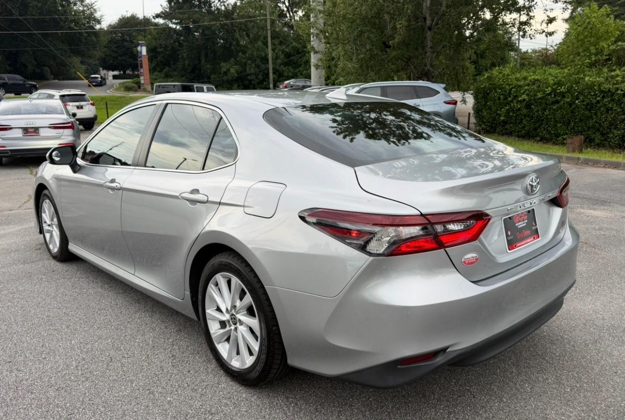 Toyota Camry LE Auto (Natl) 2021