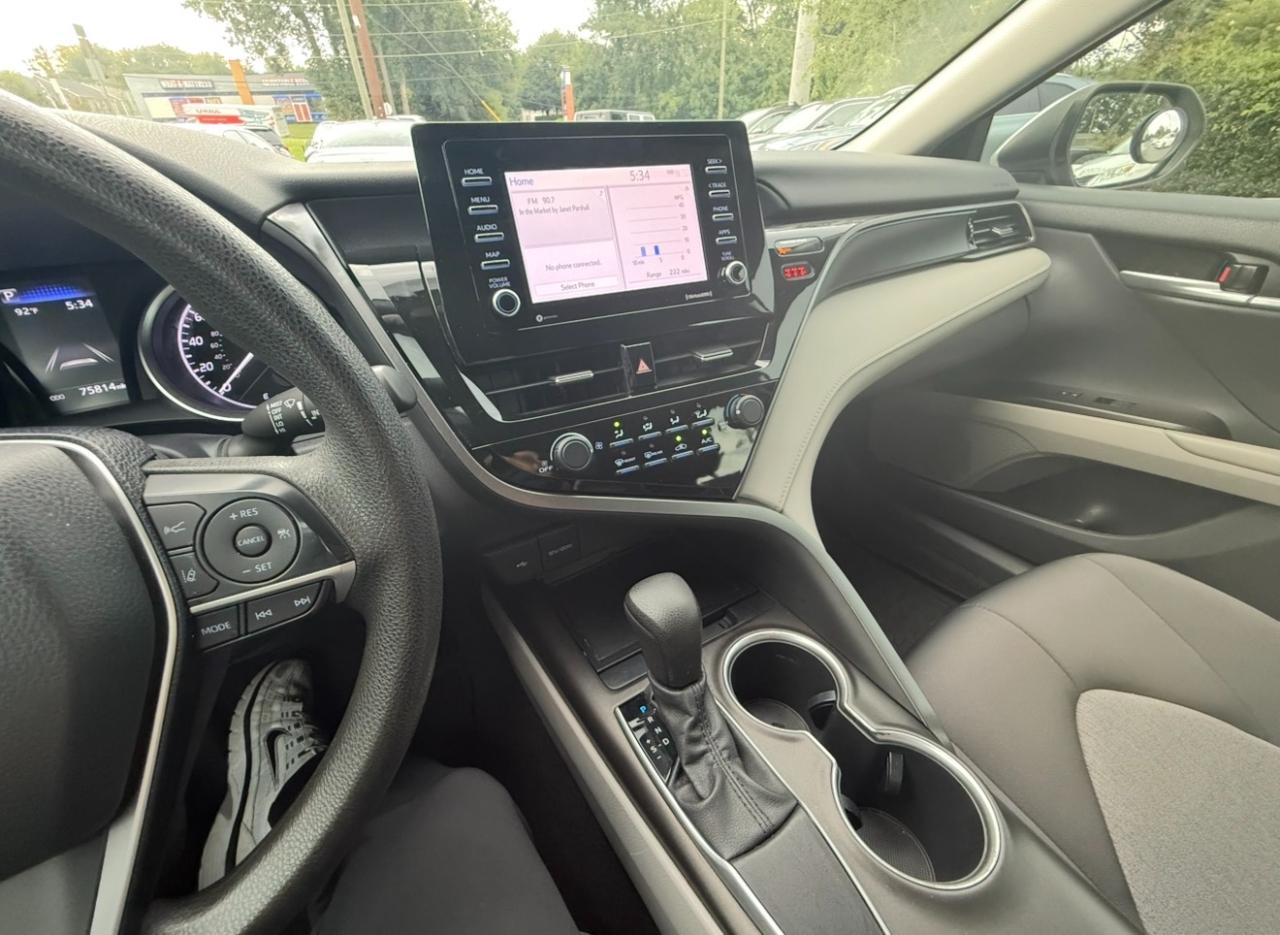 Toyota Camry LE Auto (Natl) 2021