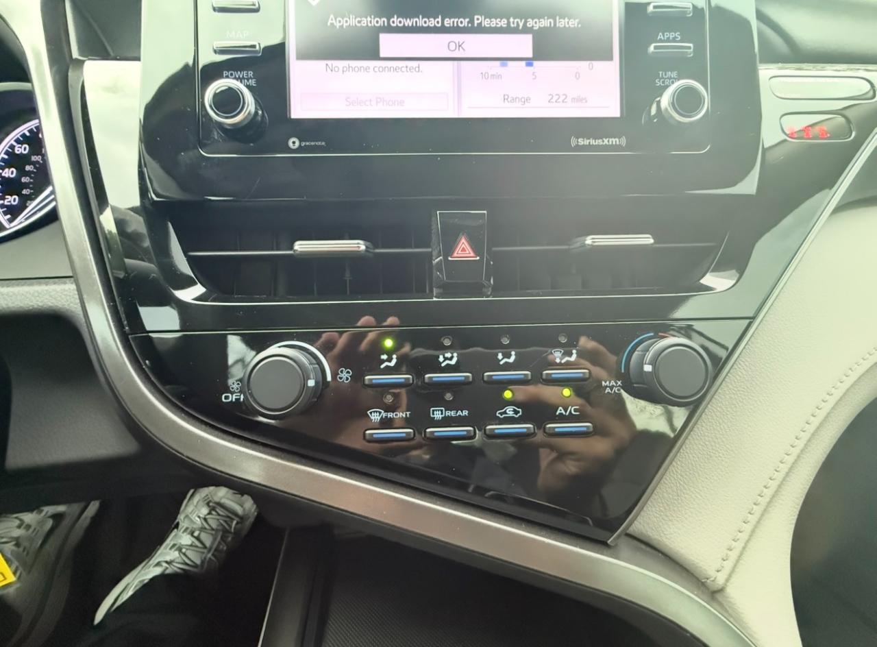 Toyota Camry LE Auto (Natl) 2021