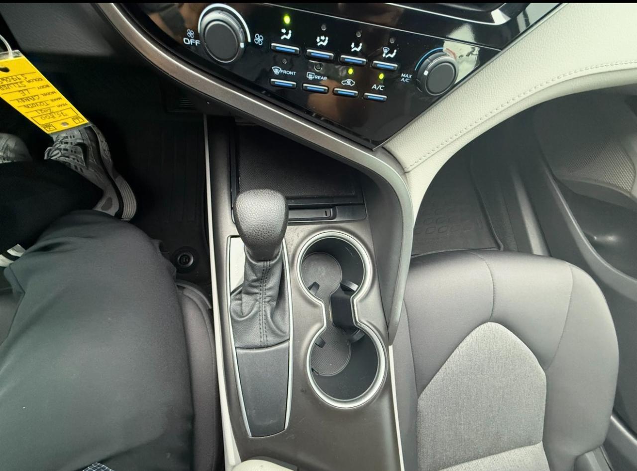 Toyota Camry LE Auto (Natl) 2021