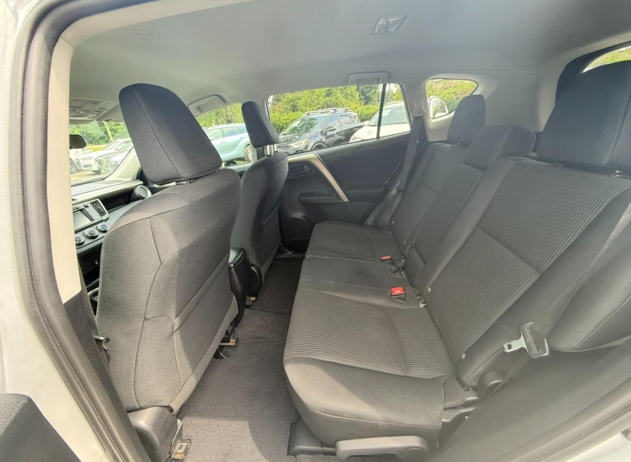 Toyota RAV4 AWD 4dr LE (Natl) 2015