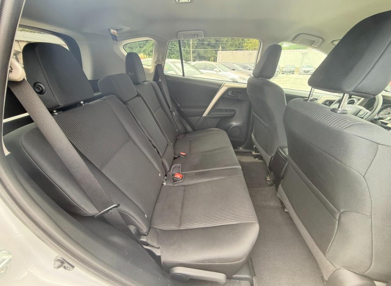 Toyota RAV4 AWD 4dr LE (Natl) 2015