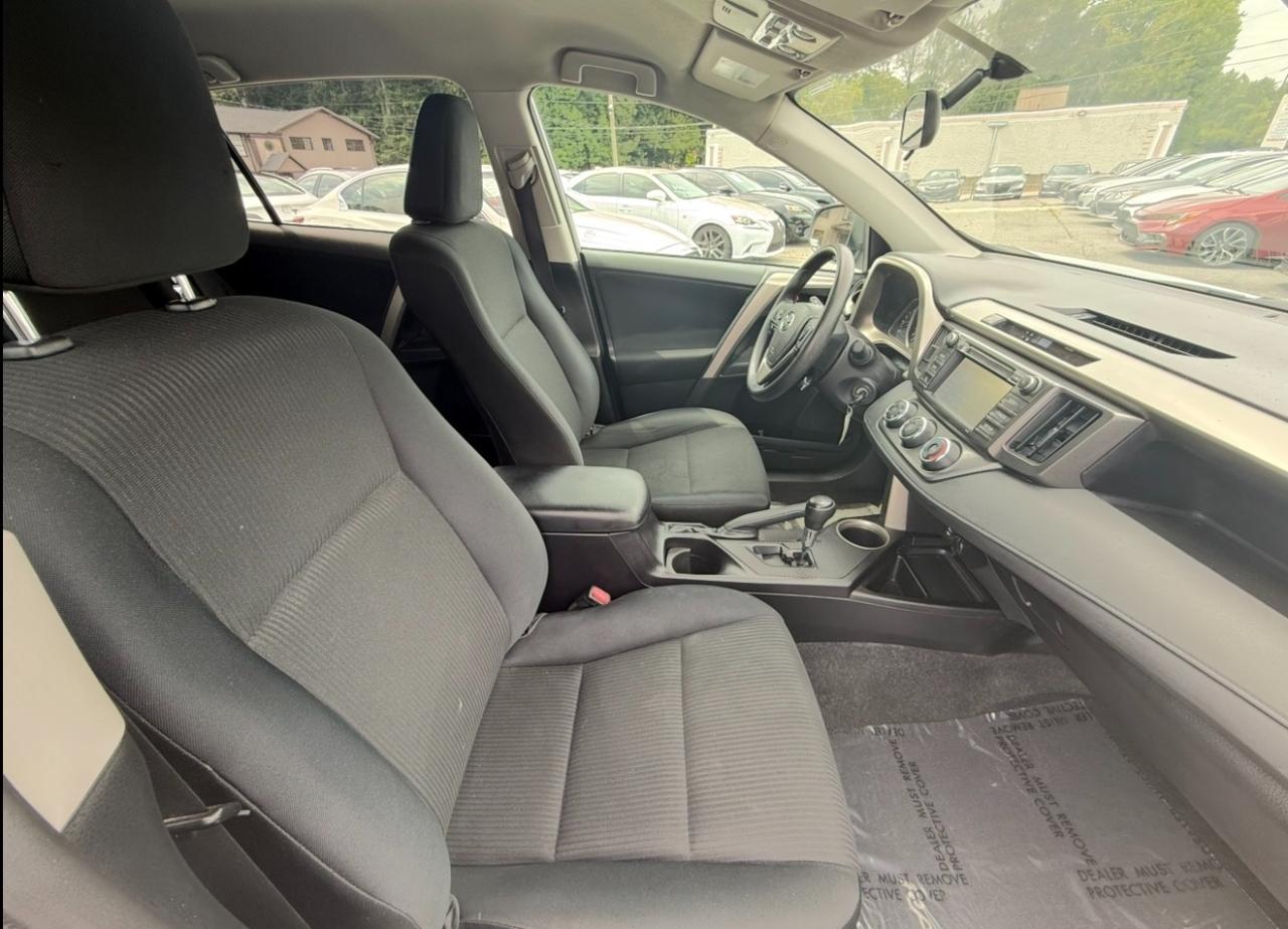 Toyota RAV4 AWD 4dr LE (Natl) 2015