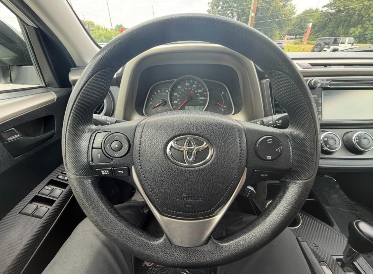 Toyota RAV4 AWD 4dr LE (Natl) 2015