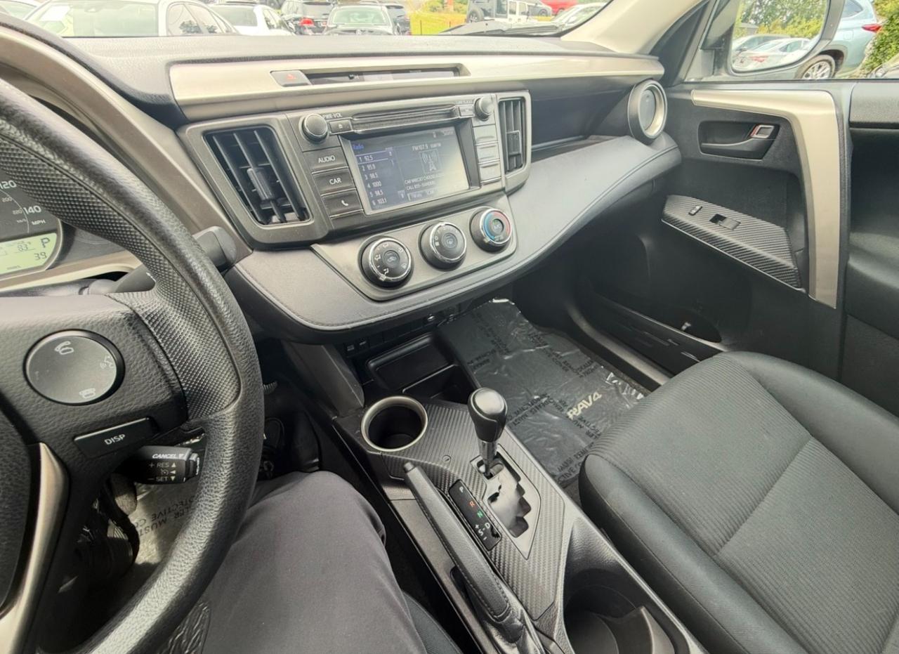 Toyota RAV4 AWD 4dr LE (Natl) 2015