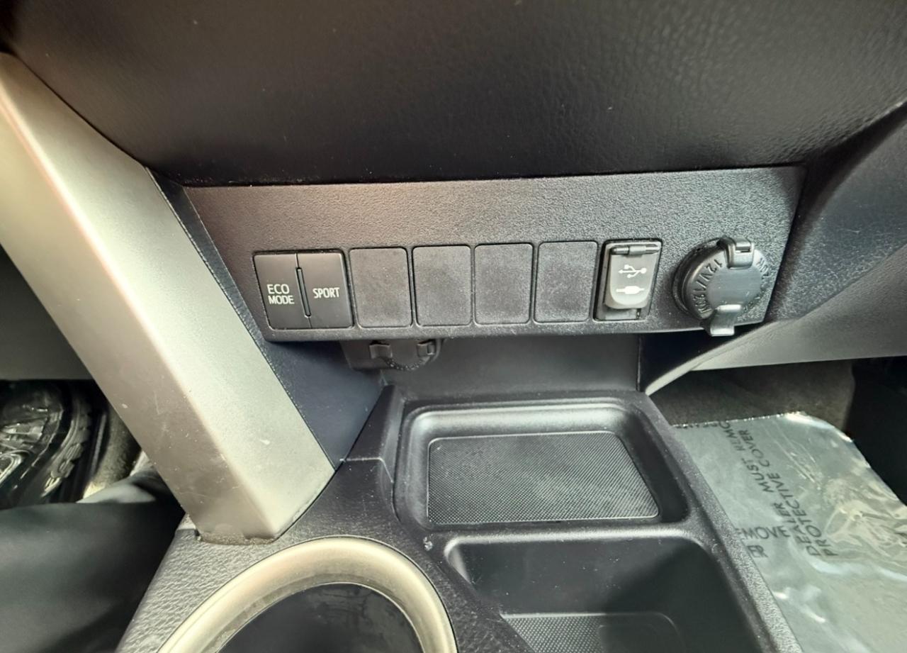 Toyota RAV4 AWD 4dr LE (Natl) 2015
