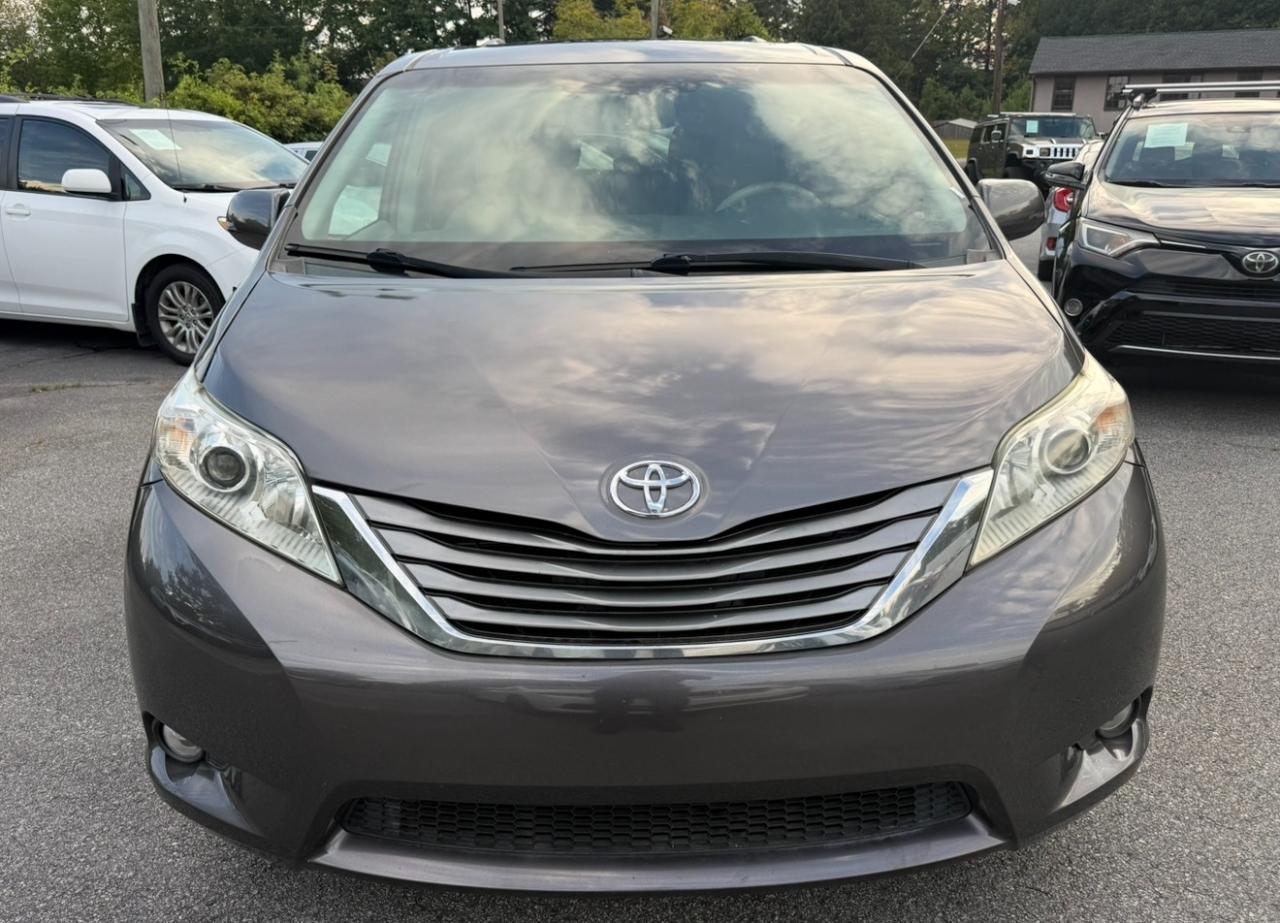 Toyota Sienna 5dr 8-Pass Van V6 XLE FWD (Natl) 2014