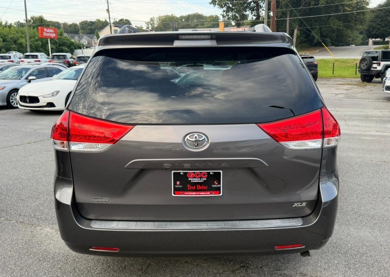 Toyota Sienna 5dr 8-Pass Van V6 XLE FWD (Natl) 2014