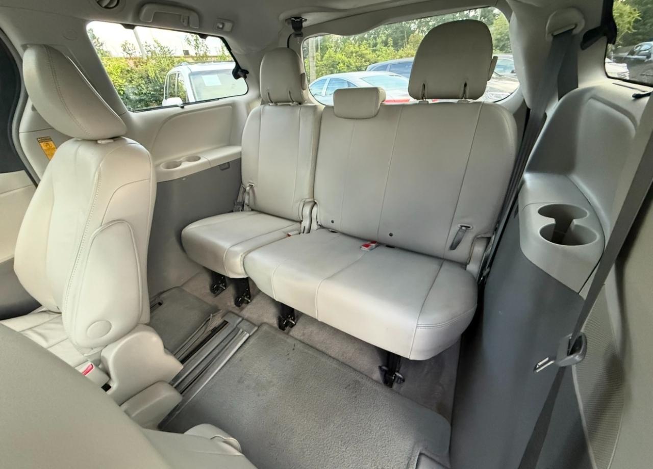 Toyota Sienna 5dr 8-Pass Van V6 XLE FWD (Natl) 2014