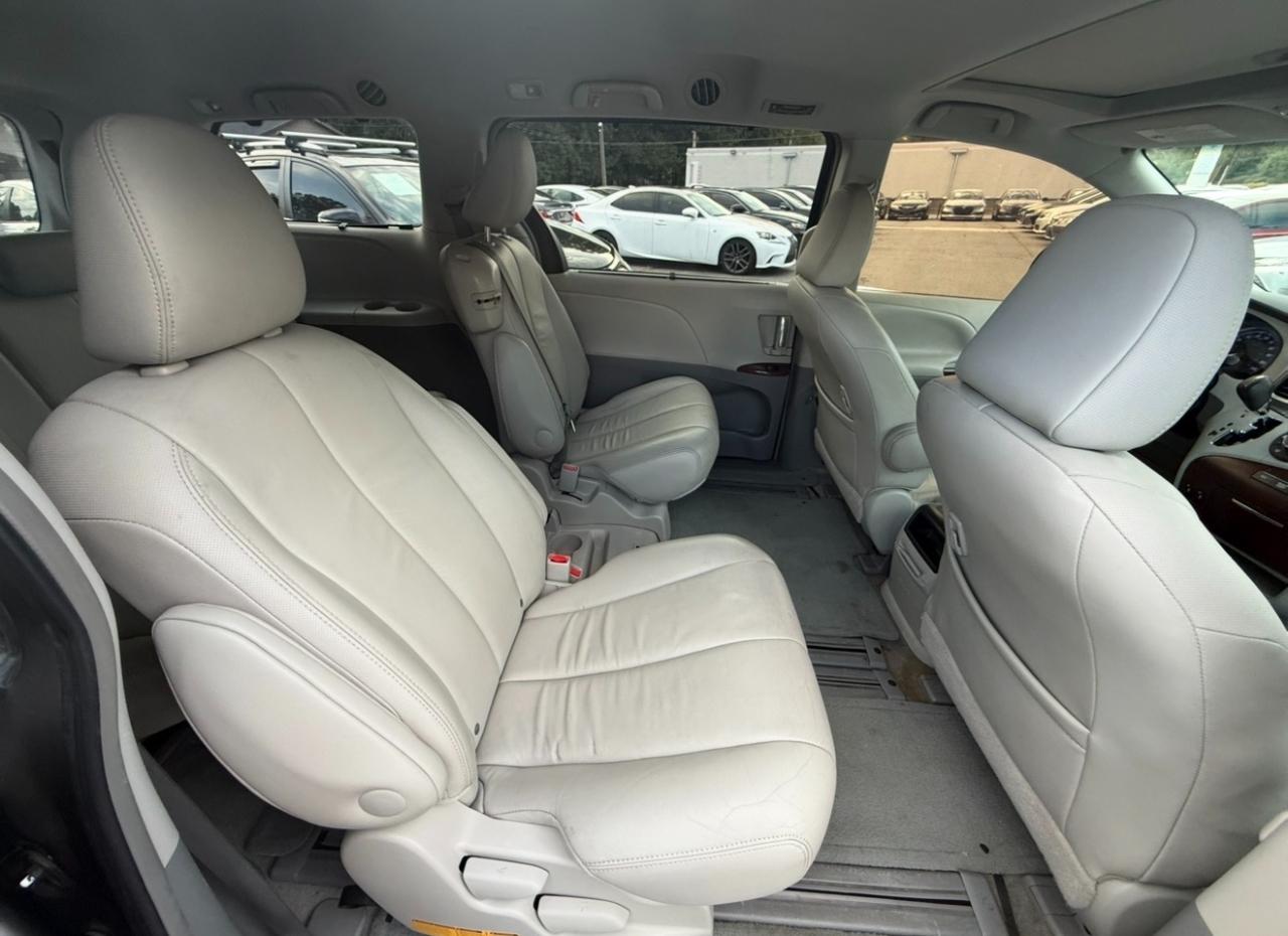 Toyota Sienna 5dr 8-Pass Van V6 XLE FWD (Natl) 2014