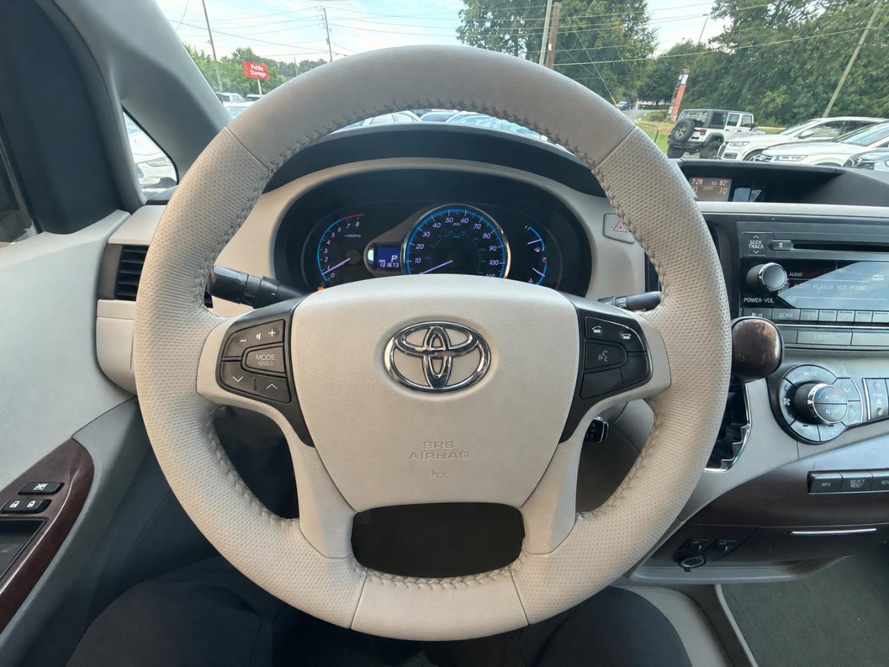 Toyota Sienna 5dr 8-Pass Van V6 XLE FWD (Natl) 2014
