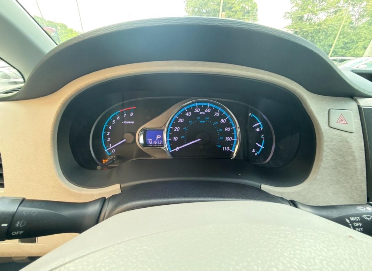 Toyota Sienna 5dr 8-Pass Van V6 XLE FWD (Natl) 2014