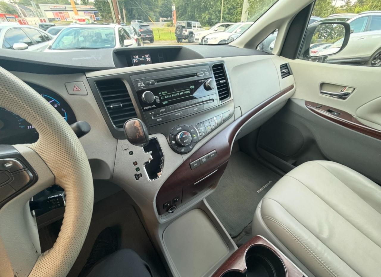 Toyota Sienna 5dr 8-Pass Van V6 XLE FWD (Natl) 2014