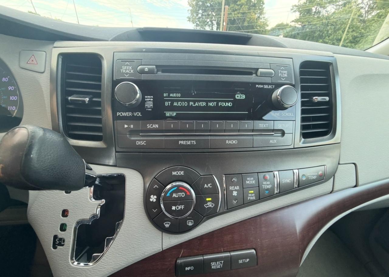 Toyota Sienna 5dr 8-Pass Van V6 XLE FWD (Natl) 2014