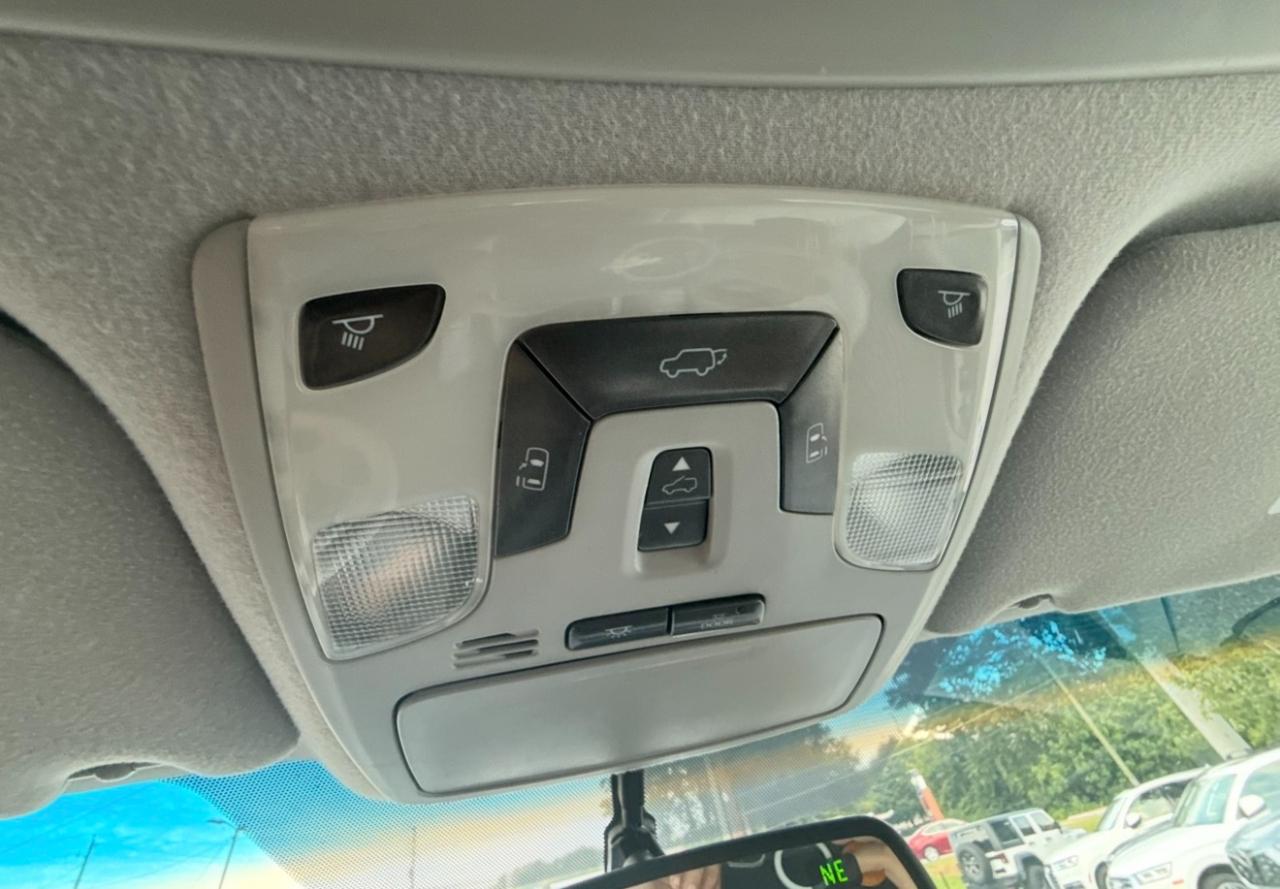 Toyota Sienna 5dr 8-Pass Van V6 XLE FWD (Natl) 2014