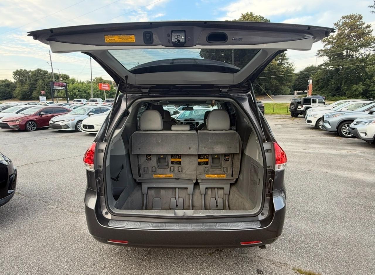 Toyota Sienna 5dr 8-Pass Van V6 XLE FWD (Natl) 2014