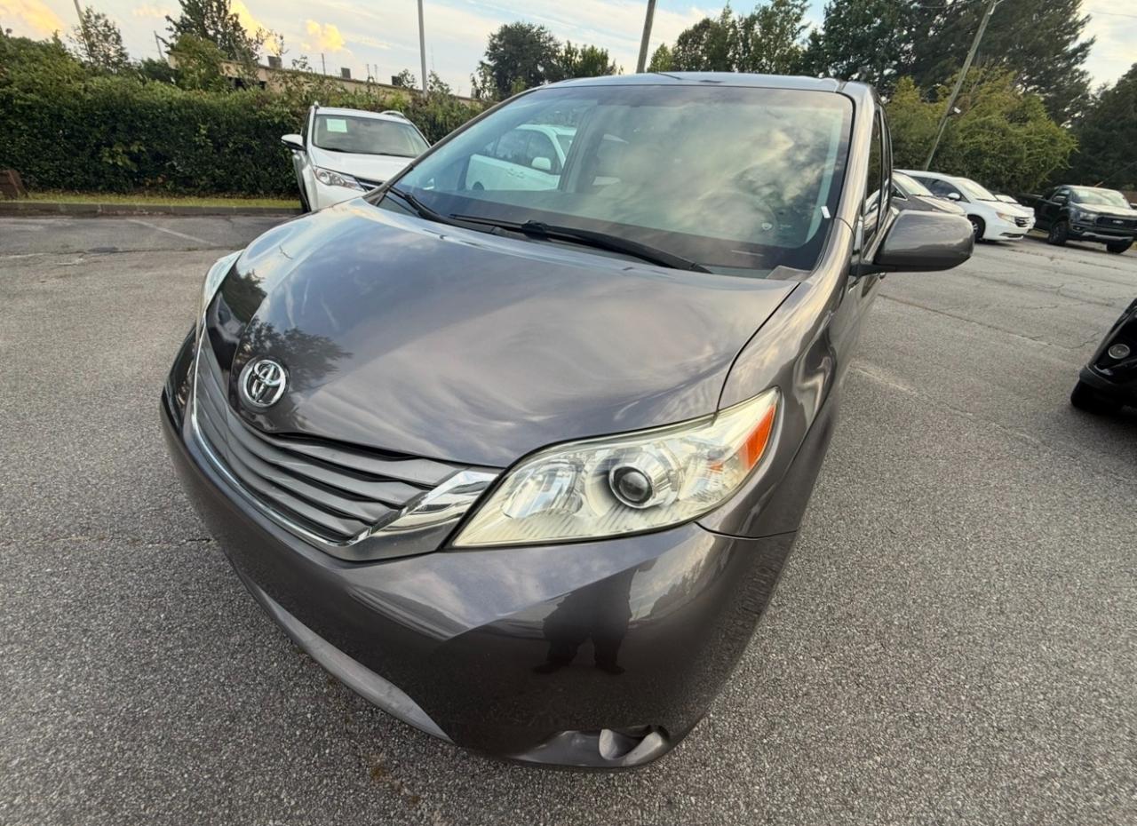 Toyota Sienna 5dr 8-Pass Van V6 XLE FWD (Natl) 2014