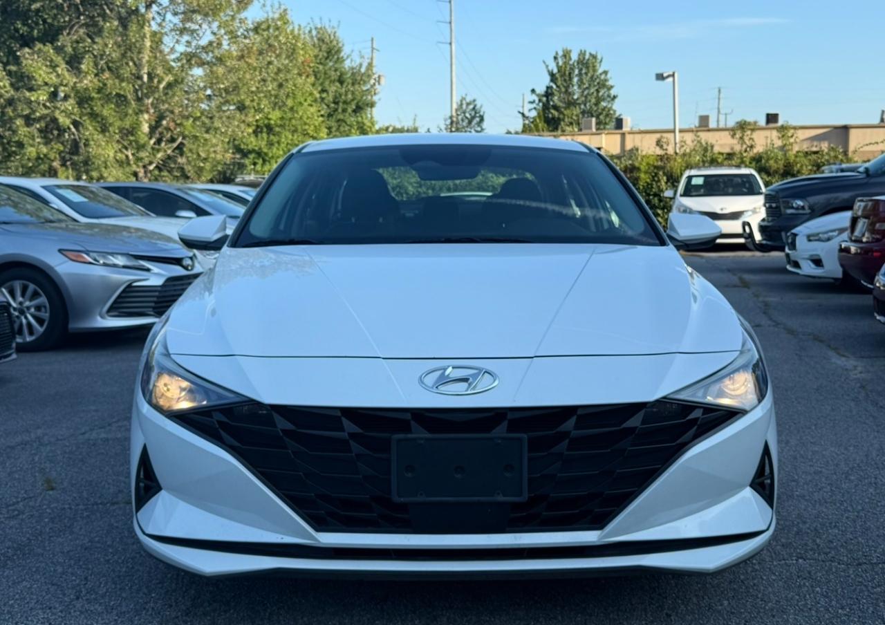 Hyundai Elantra photo 3