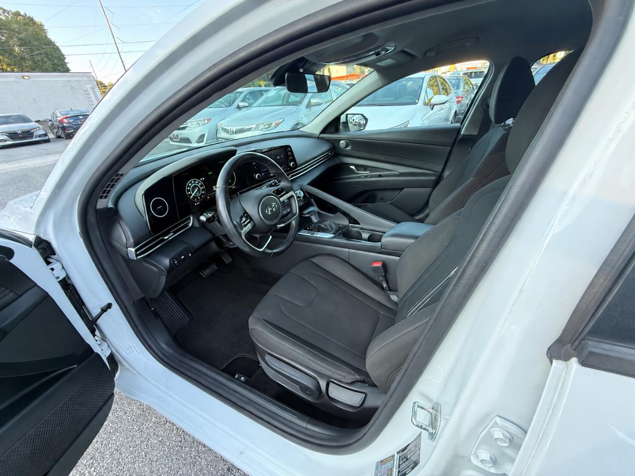 Hyundai Elantra photo 9
