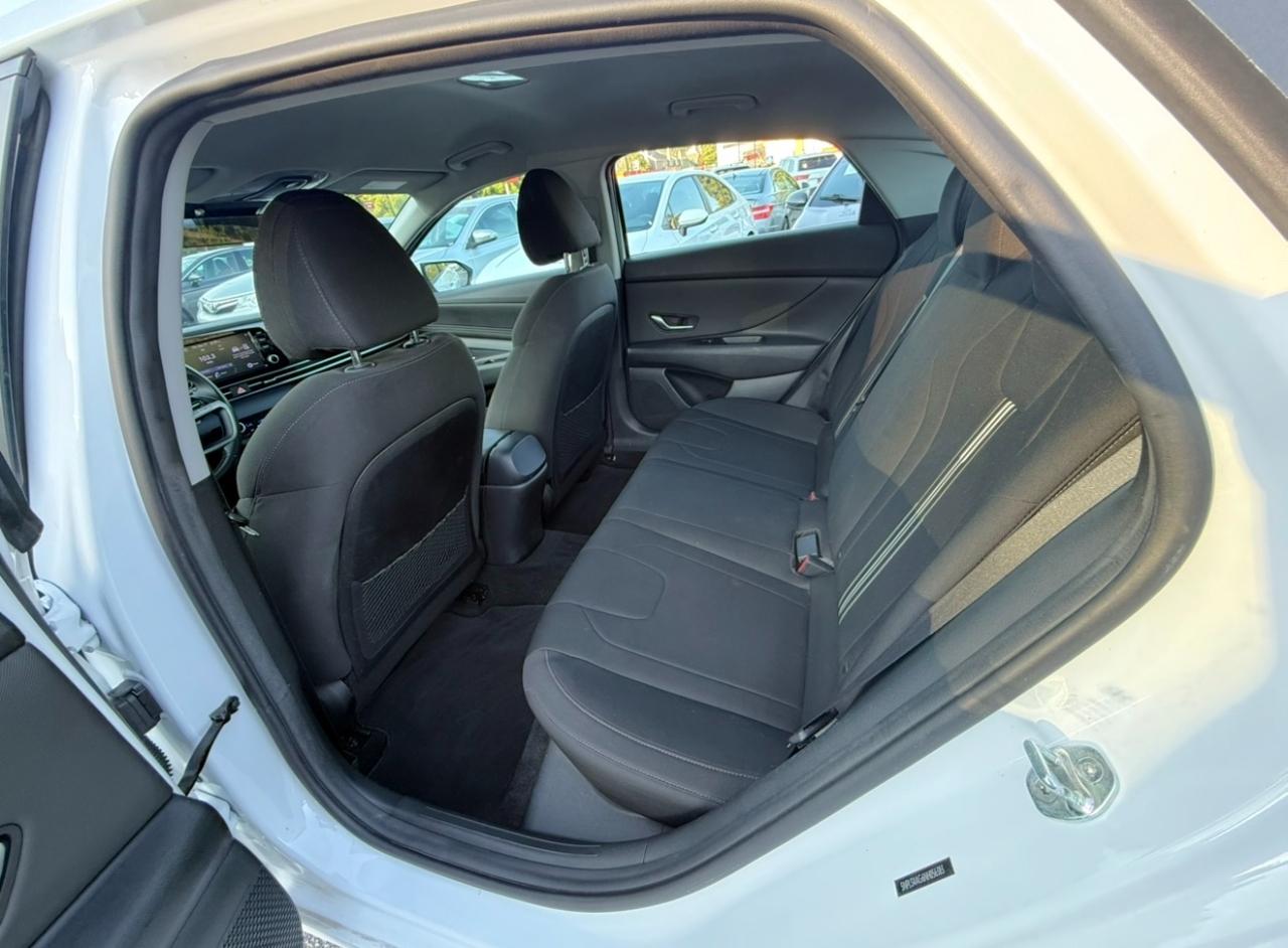 Hyundai Elantra photo 11