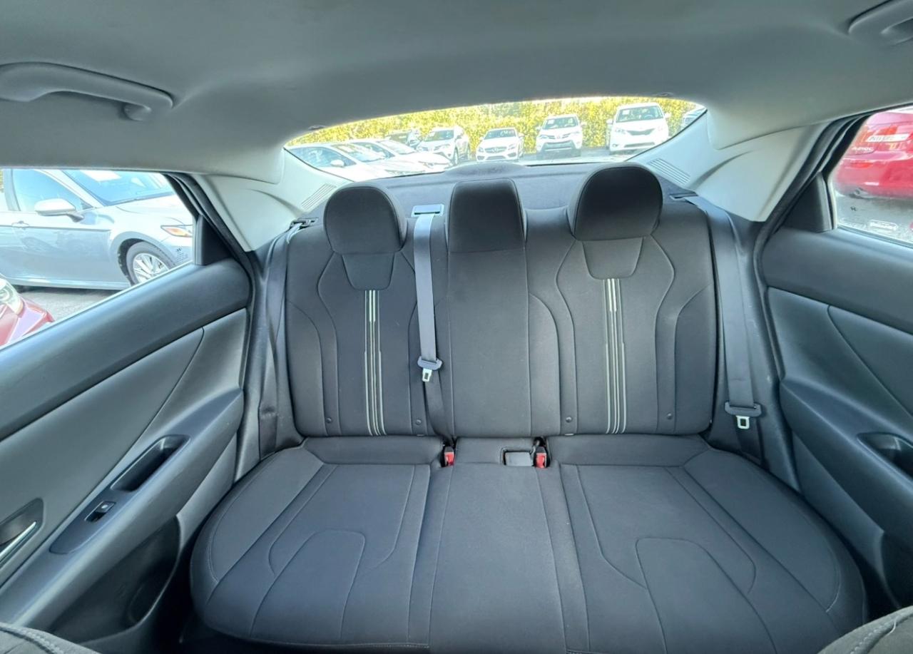 Hyundai Elantra photo 12