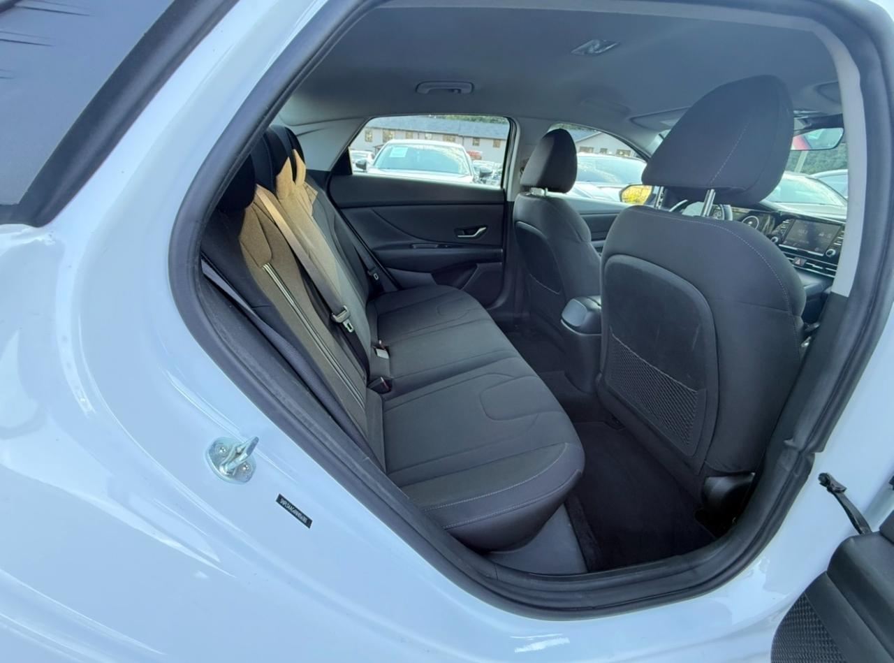 Hyundai Elantra photo 14