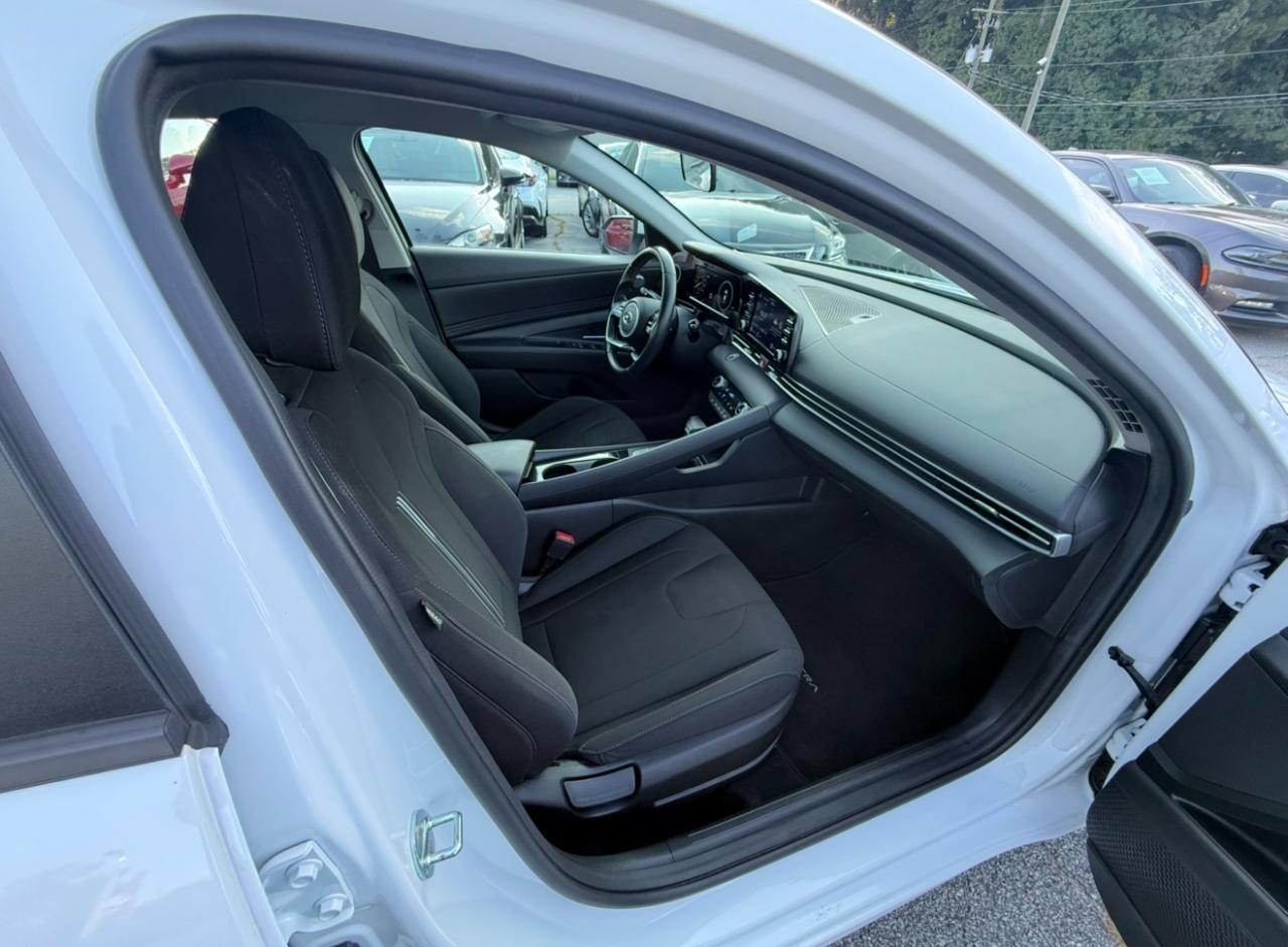 Hyundai Elantra photo 15