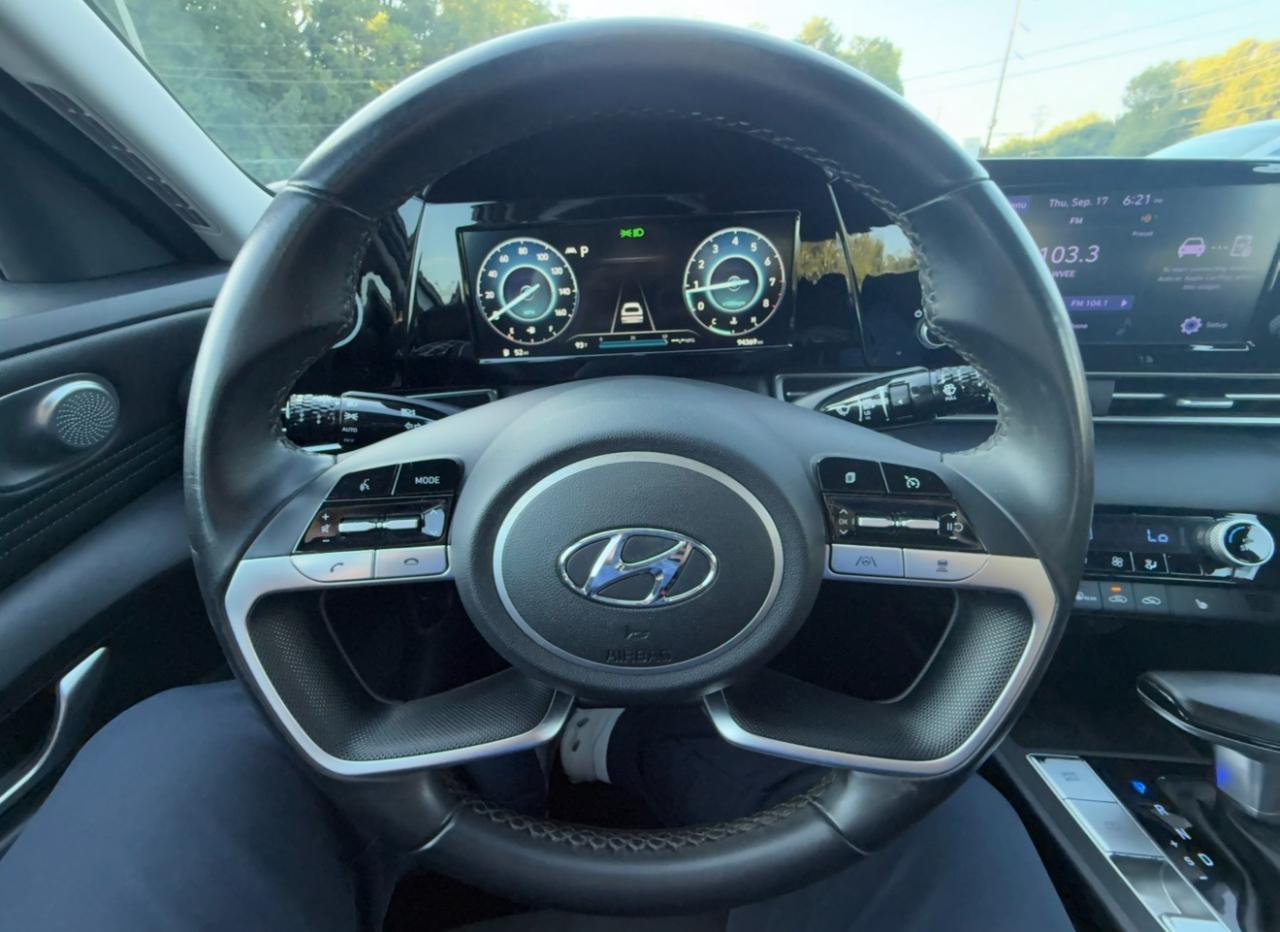 Hyundai Elantra photo 17