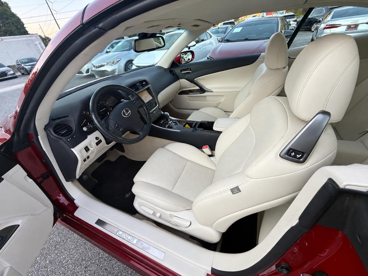 Lexus IS photo 8
