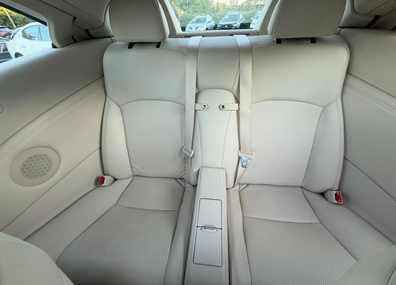 Lexus IS photo 10