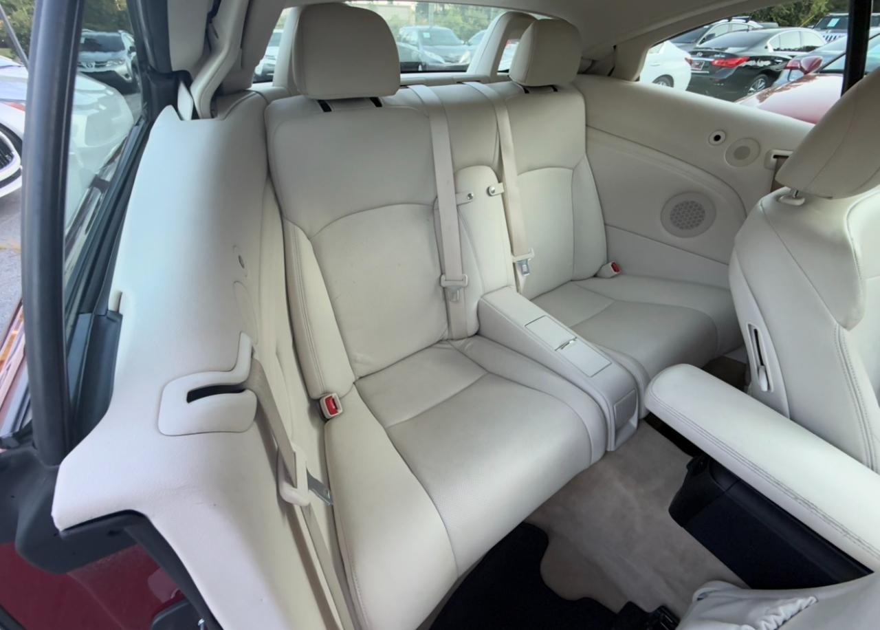 Lexus IS photo 11