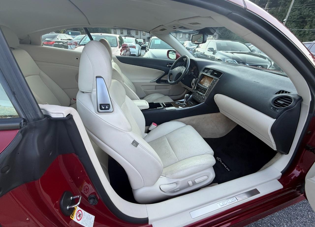 Lexus IS photo 13