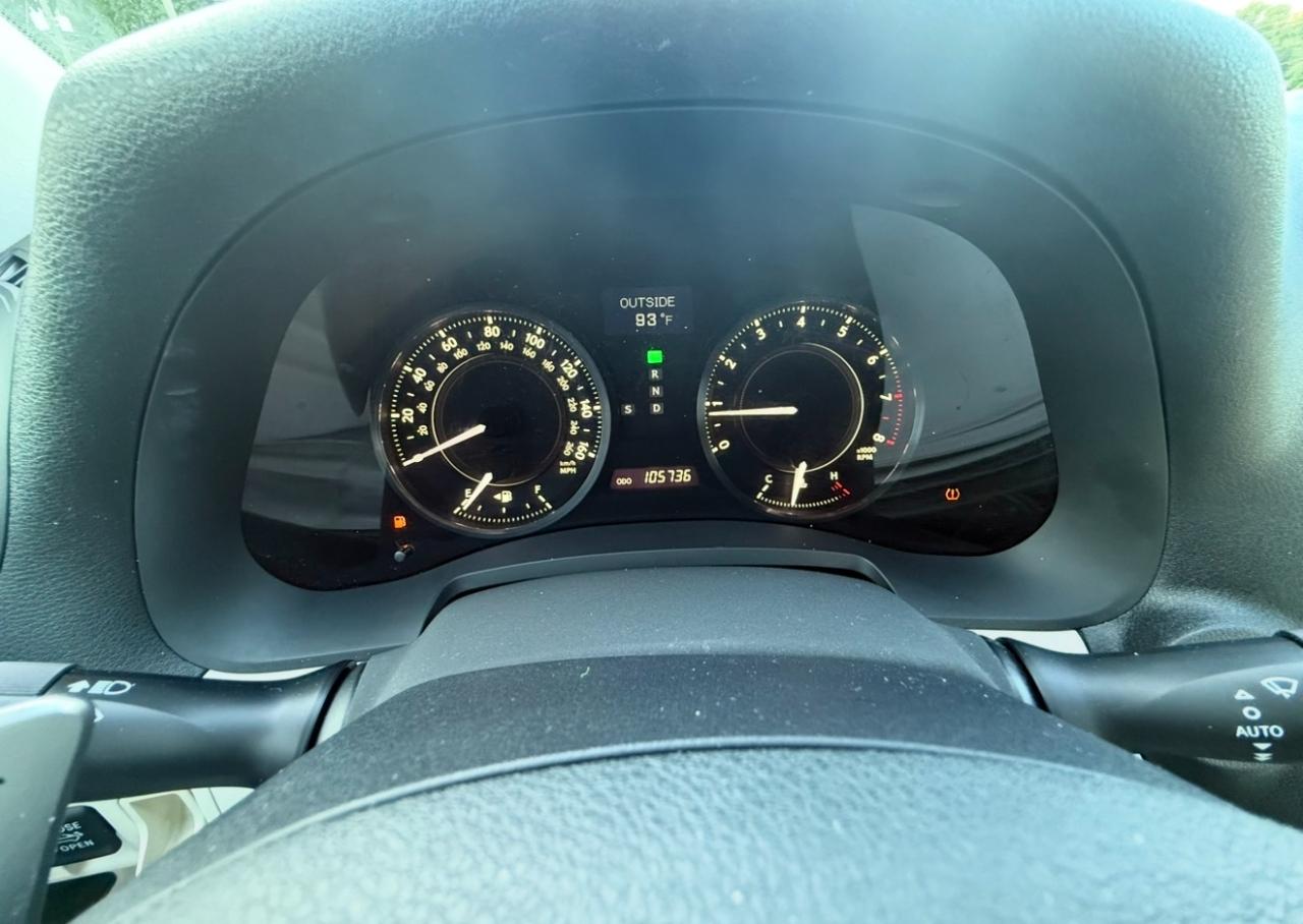 Lexus IS photo 15