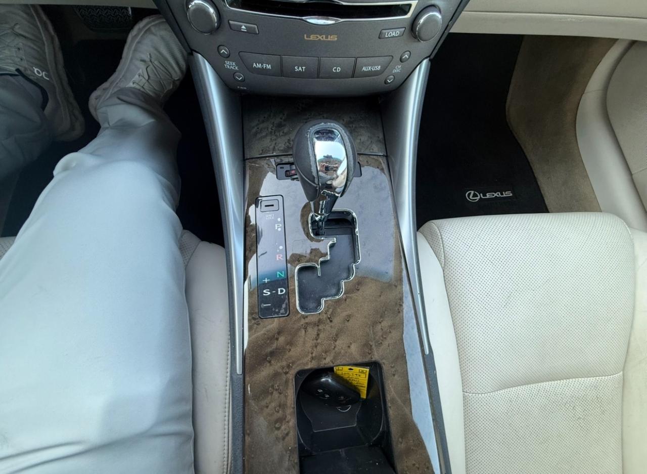 Lexus IS photo 19