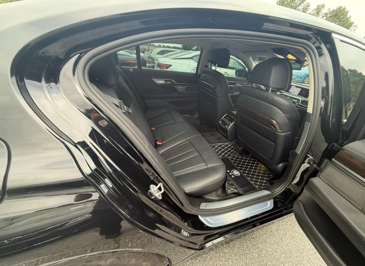 BMW 7 Series 4dr Sdn 740i RWD 2016