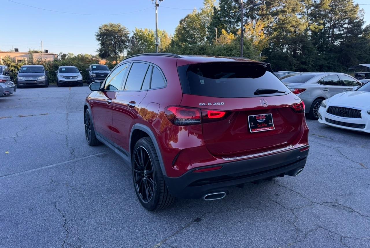 Mercedes-Benz GLA-Class photo 7