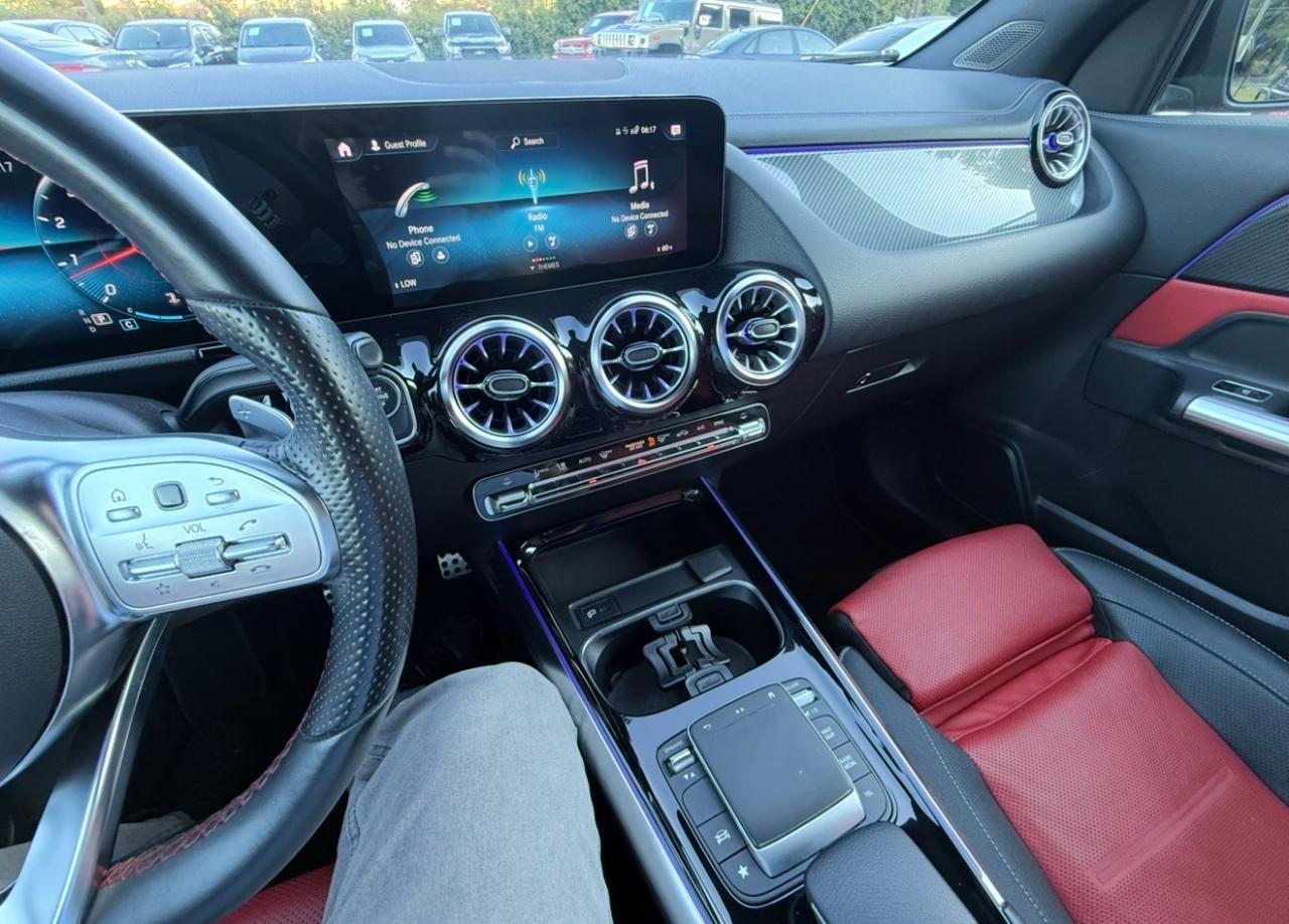 Mercedes-Benz GLA-Class photo 19