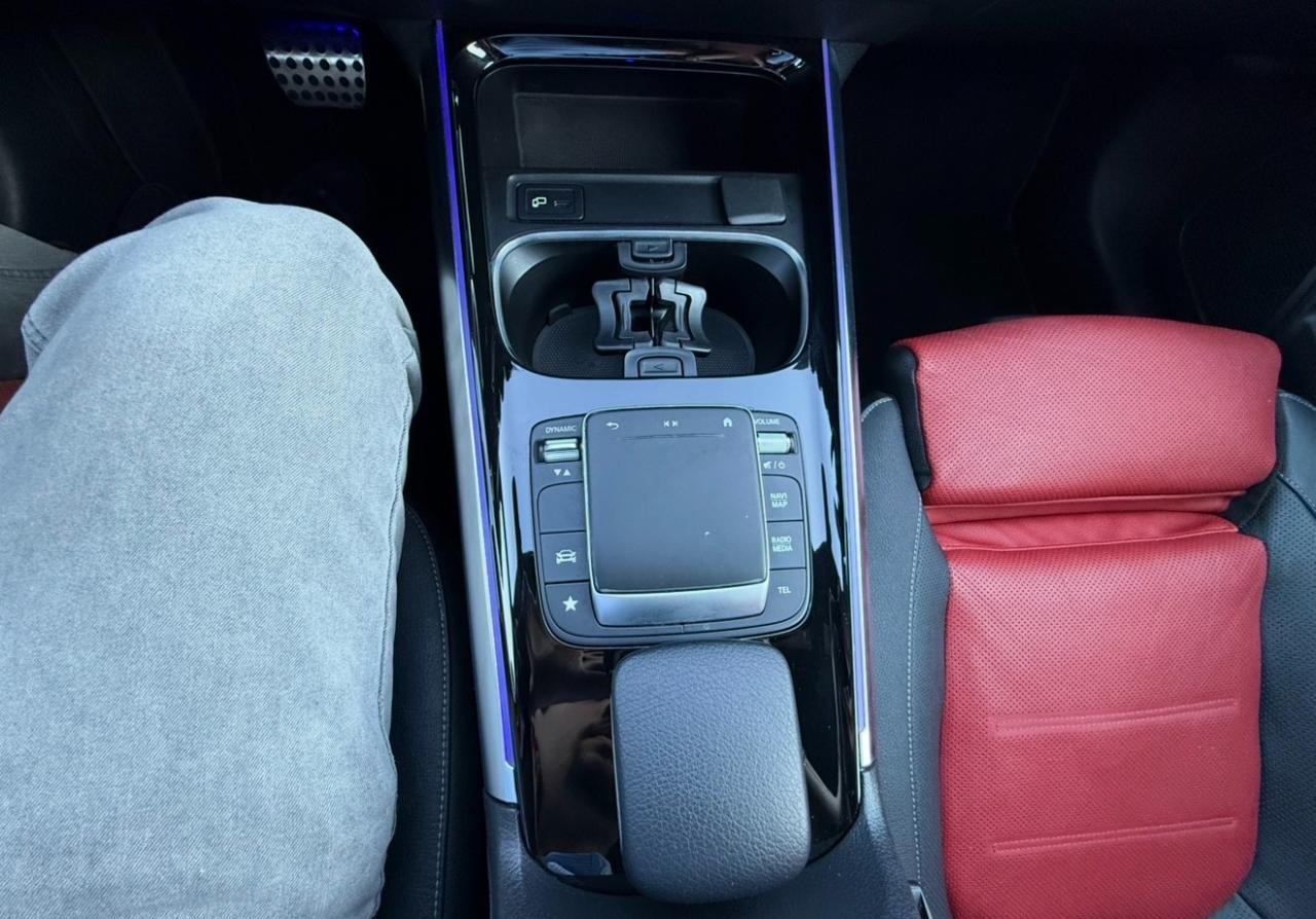 Mercedes-Benz GLA-Class photo 25