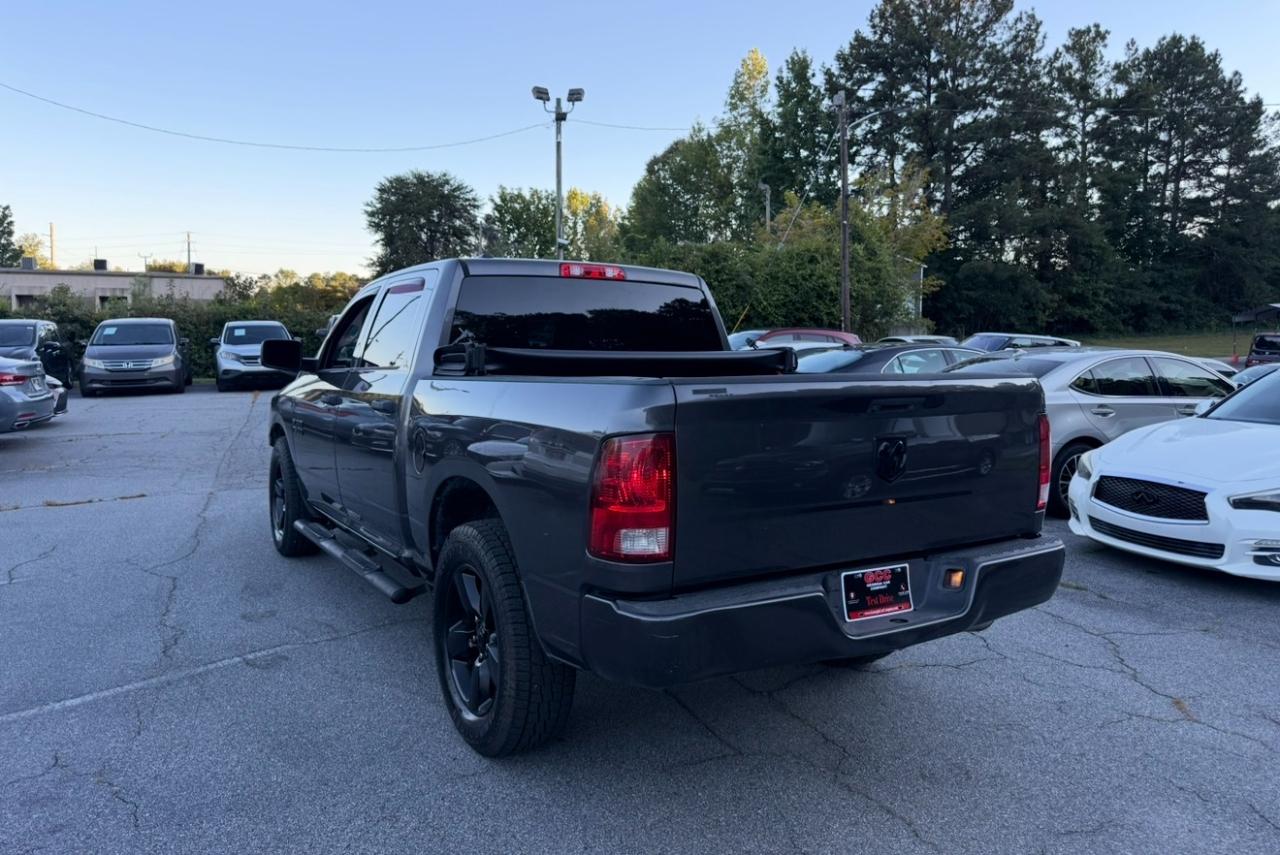 RAM 1500 Express 4x2 Crew Cab 5'7" Box 2018