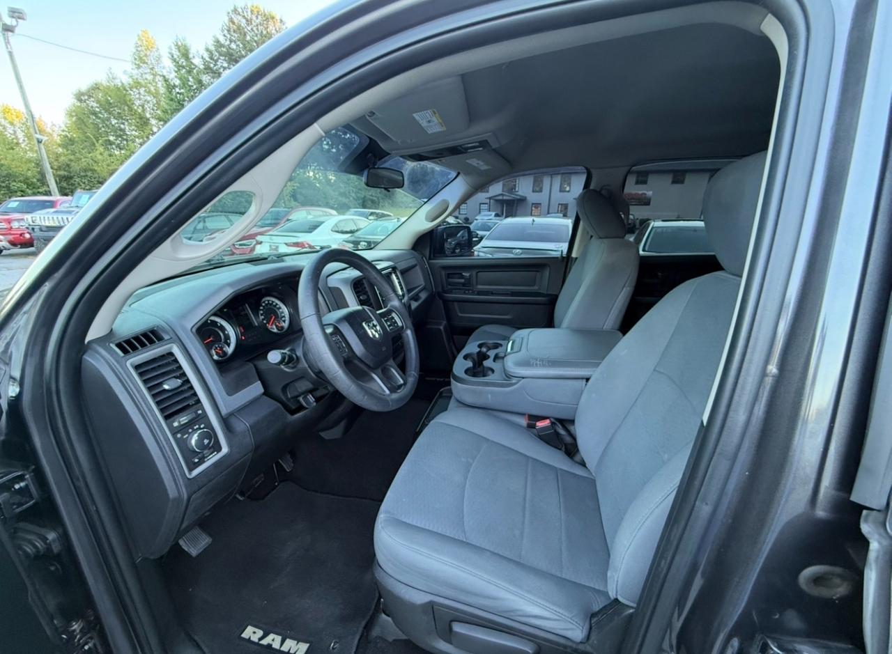 RAM 1500 Express 4x2 Crew Cab 5'7" Box 2018
