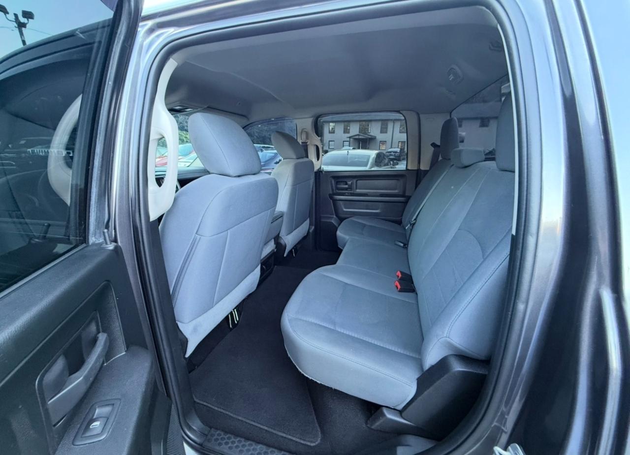 RAM 1500 Express 4x2 Crew Cab 5'7" Box 2018