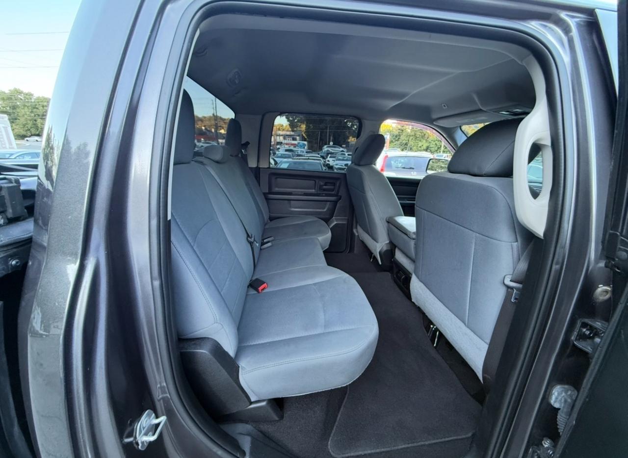 RAM 1500 Express 4x2 Crew Cab 5'7" Box 2018
