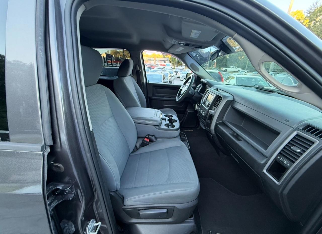 RAM 1500 Express 4x2 Crew Cab 5'7" Box 2018